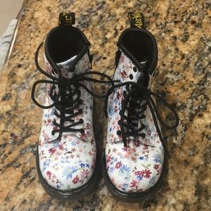 Dr Martens White flowers boots. Size 9